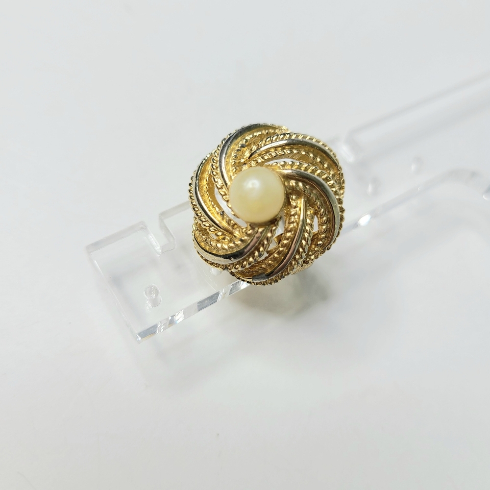 Coro Faux Pearl Gold Tone Vintage Ring